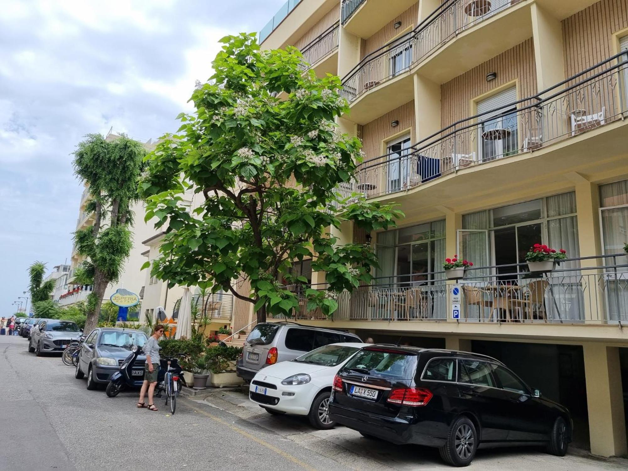 Hotel Esperia Cattolica Exterior foto